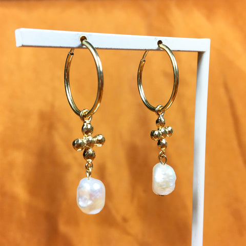 Juni Studs in Gold